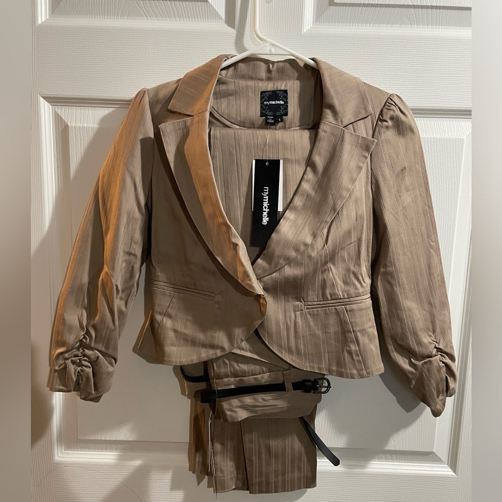 NWT pant suit size S jacket and size 1 pants